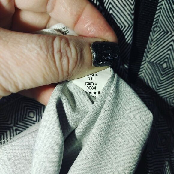 Eddie Bauer Women XS Full Zip Vest Geometric Print Sleeveless Gray Black Outdoor - Picture 9 of 11